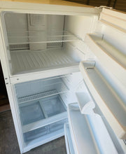 Load image into Gallery viewer, Hotpoint Top freezer Refrigerator
