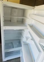 Load image into Gallery viewer, Hotpoint Top freezer Refrigerator
