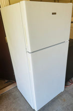 Load image into Gallery viewer, Hotpoint Top freezer Refrigerator

