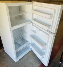 Load image into Gallery viewer, Hotpoint Top freezer Refrigerator
